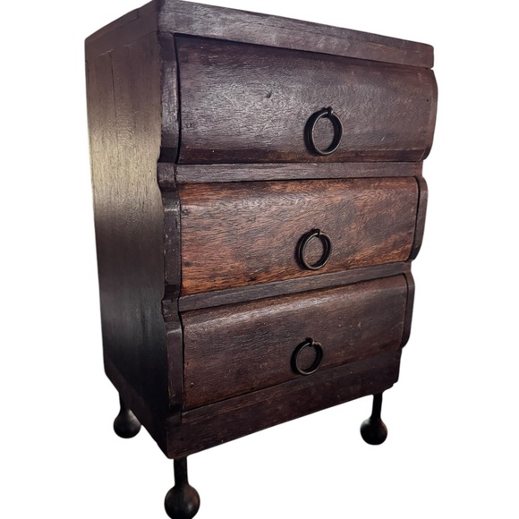 Primitive 3 drawer little cabinet with iron legs and base.  Carved top - Picture 2 of 7